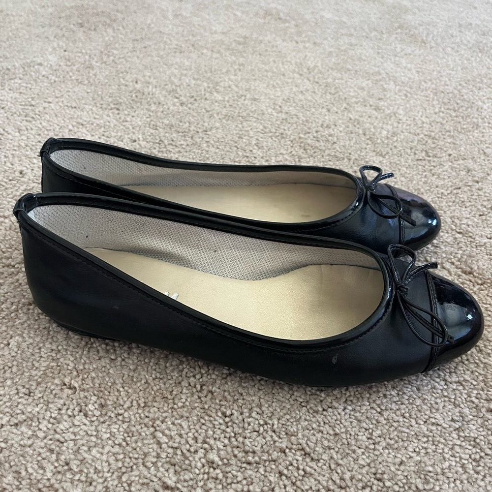 FS/NY Certain Black Patent/Beige Leather Flats